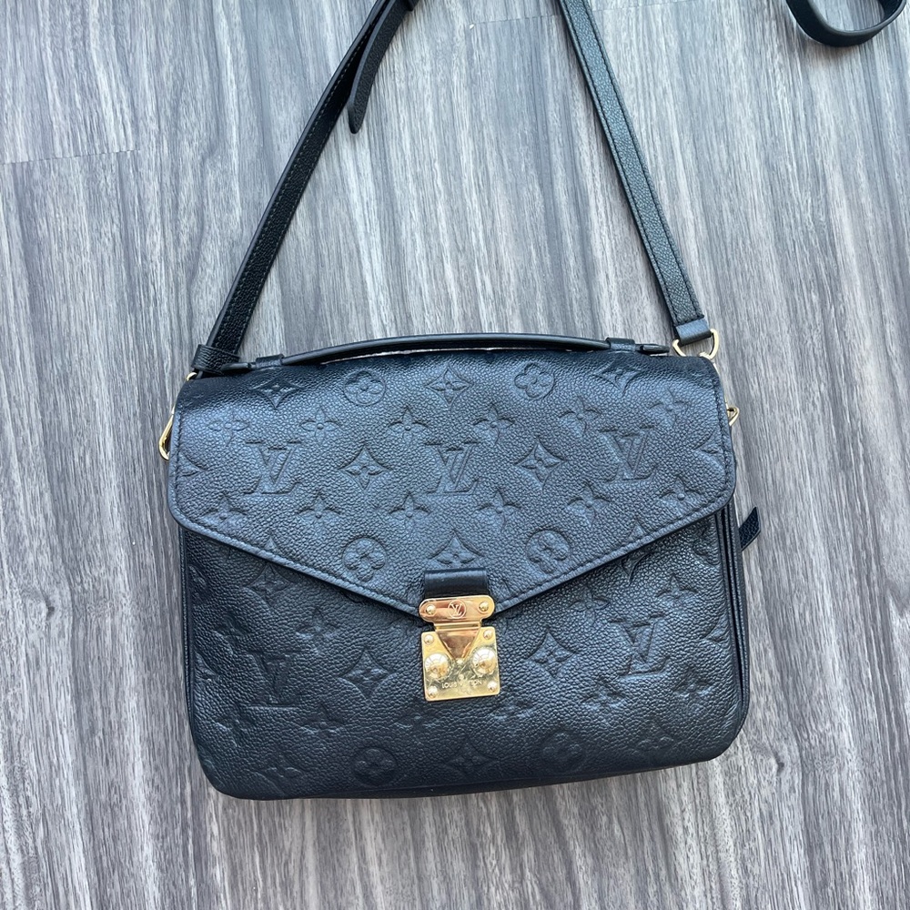 Louis Vuitton Pochette Métis handbag.
